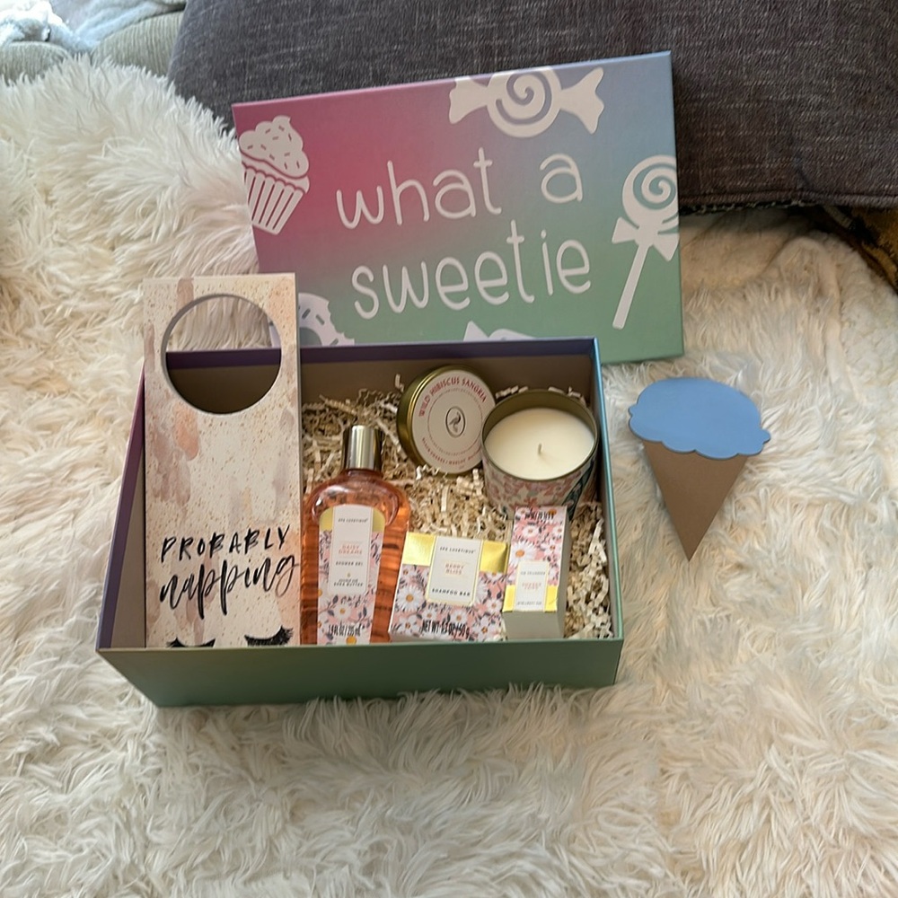 Various girly goodies